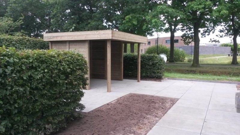 Moderne tuin met betegeling